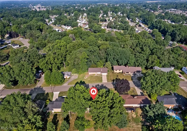 Homes for sale in Massillon, OH | 800 Woodview Dr Ne, Massillon, OH 44646 | MLS# 5224589