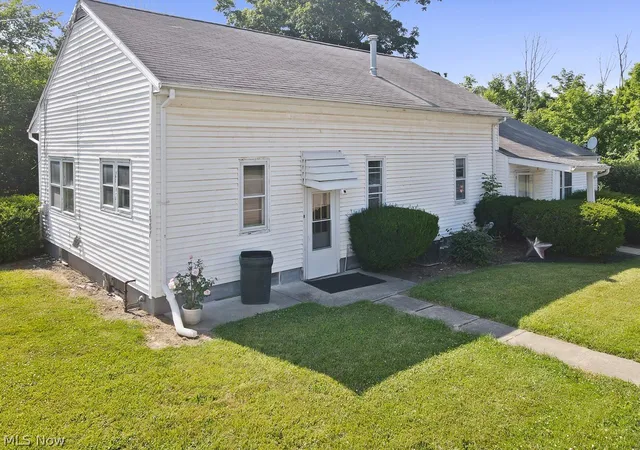 3rd image of 1887 W Beech St, Alliance, OH 44601 | MLS# 5224372