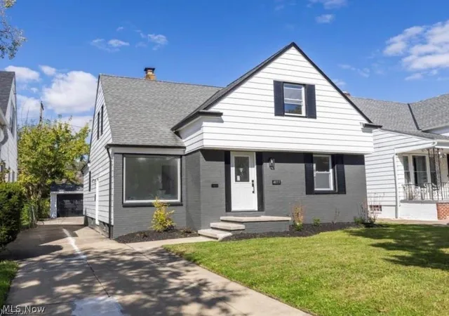 Homes for sale in South Euclid, OH | 4033 Stonehaven Rd, South Euclid, OH 44121 | MLS# 5224514