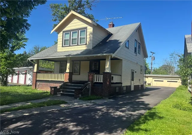 Homes for sale in Cleveland Heights, OH | 956 Nobleshire Rd, Cleveland Heights, OH 44121 | MLS# 5224511