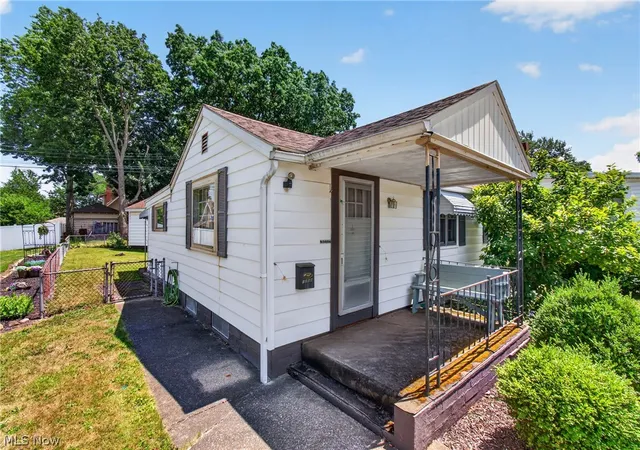 Photo 3 of Sale Pending at 1208 Brooklyn Ave, Canton, OH 44710 | MLS# 5224058 | Listing updated on 2026-08-10