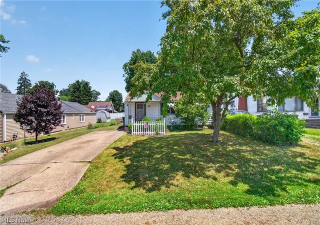 Photo 3 of Sale Pending at 1208 Brooklyn Ave, Canton, OH 44710 | MLS# 5224058 | Listing updated on 2026-08-10