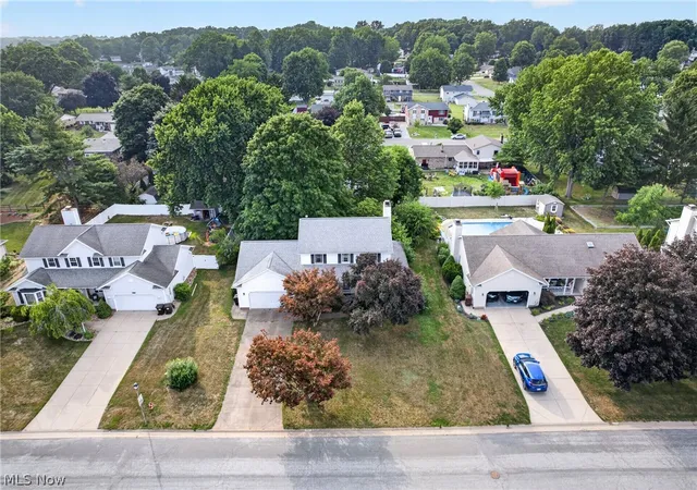 2nd image of 1667 Cadbury St Nw, Massillon, OH 44646 | MLS# 5224090