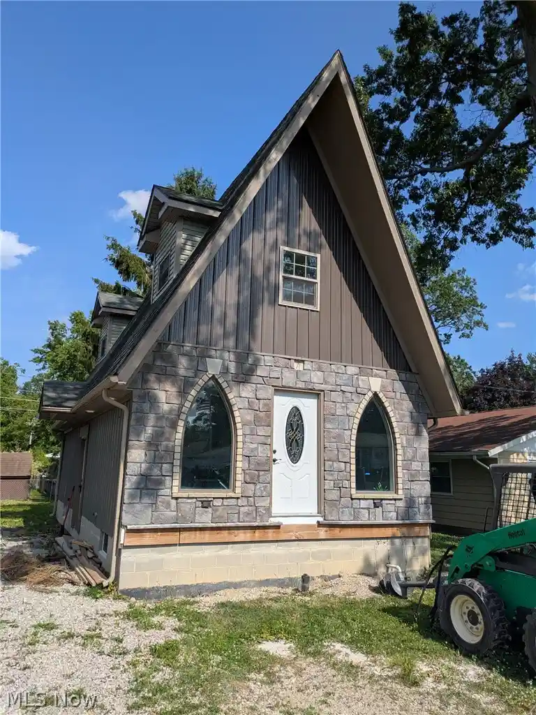 Single family home for sale at 351 Essex Rd, Vermilion, OH 44089 | MLS# 5224643