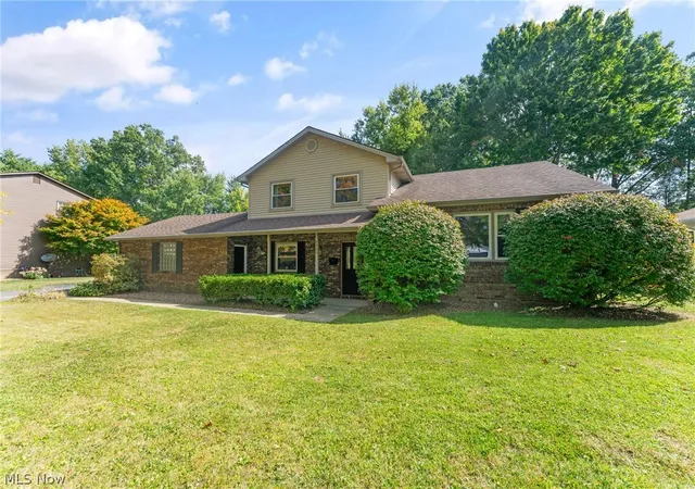 2nd image of 4785 Logan Arms Dr, Youngstown, OH 44505 | MLS# 5224684