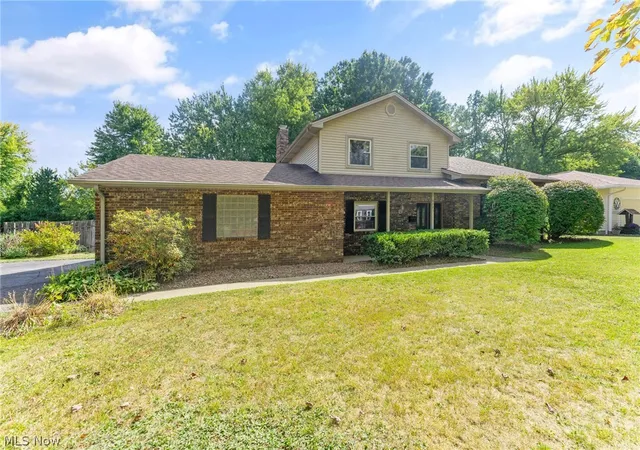 3rd image of 4785 Logan Arms Dr, Youngstown, OH 44505 | MLS# 5224684