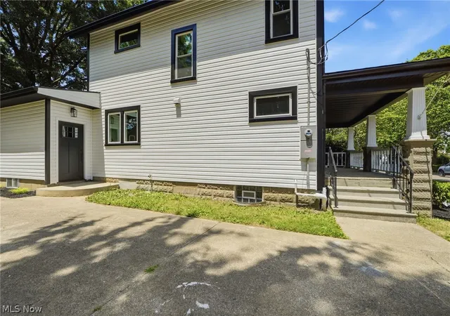 3rd image of 313 S Summit St, Smithville, OH 44677 | MLS# 5224663