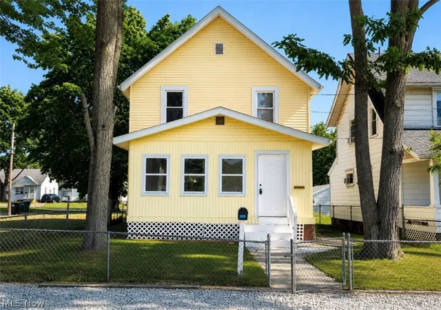 1st image of 1617 Bonnot Pl Ne, Canton, OH 44705 | MLS# 5224721