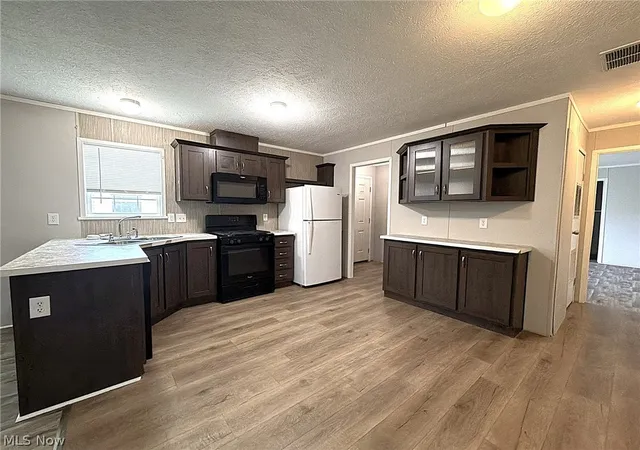 Photo 2 of Single family home for sale at 144 Virginia Ave, Elyria, OH 44035 | MLS# 5224731 | Listing updated on 2026-09-01