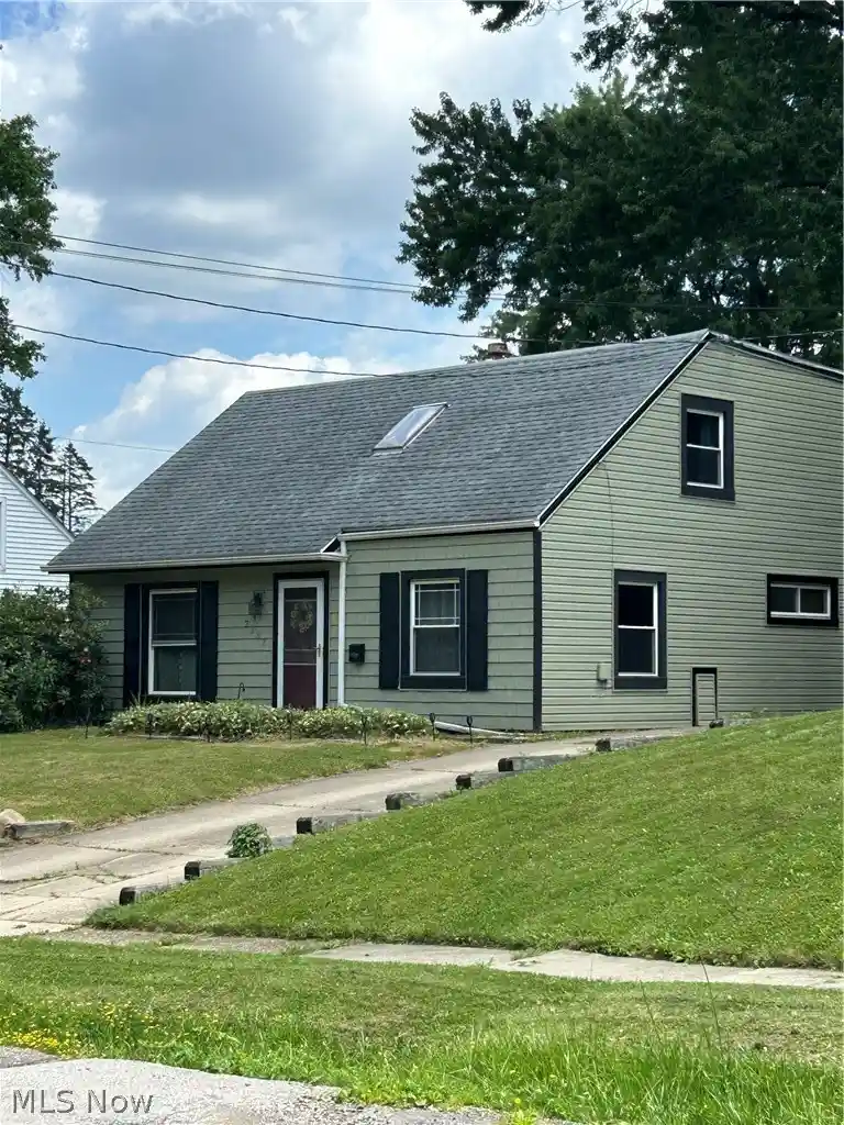 Photo 1 of Single family home for sale at 2337 Schubert St, Cuyahoga Falls, OH 44221 | MLS# 5224326 | Listing updated on 2026-10-18