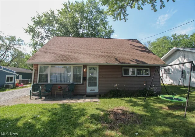 Photo 1 of Sale Pending at 2327 Bel Aire Ln, Youngstown, OH 44514 | MLS# 5224744 | Listing updated on 2026-09-25