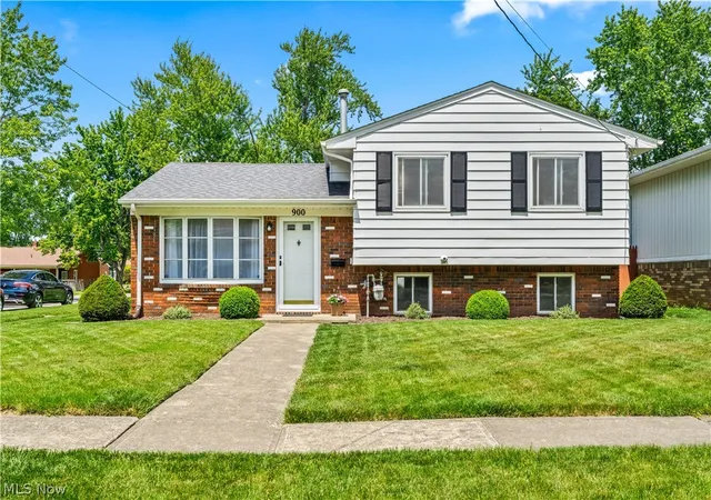 1st image of 900 Wilder Ave, Elyria, OH 44035 | MLS# 5222250
