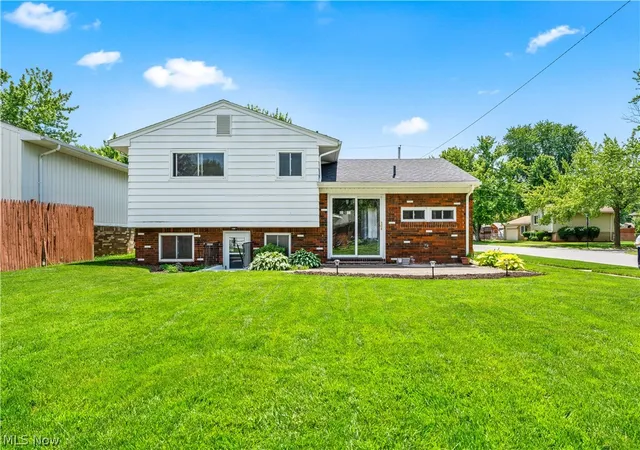 2nd image of 900 Wilder Ave, Elyria, OH 44035 | MLS# 5222250