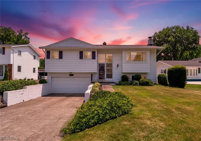 Homes for sale in North Olmsted, OH | 5773 Sherwood Dr, North Olmsted, OH 44070 | MLS# 5224706