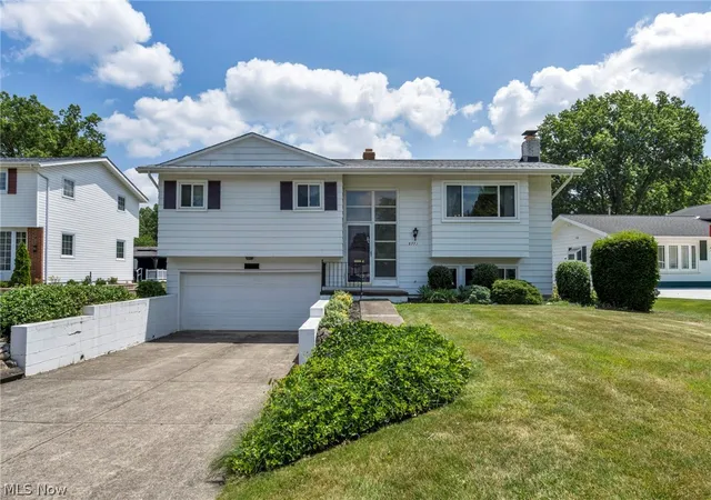 Homes for sale in North Olmsted, OH | 5773 Sherwood Dr, North Olmsted, OH 44070 | MLS# 5224706