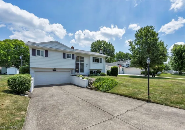 Homes for sale in North Olmsted, OH | 5773 Sherwood Dr, North Olmsted, OH 44070 | MLS# 5224706
