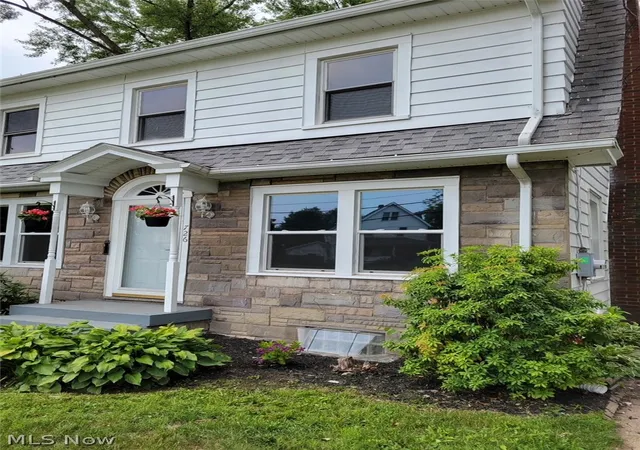 Photo 3 of Single family home for sale at 726 N Main St, Niles, OH 44446 | MLS# 5224779 | Listing updated on 2026-08-24
