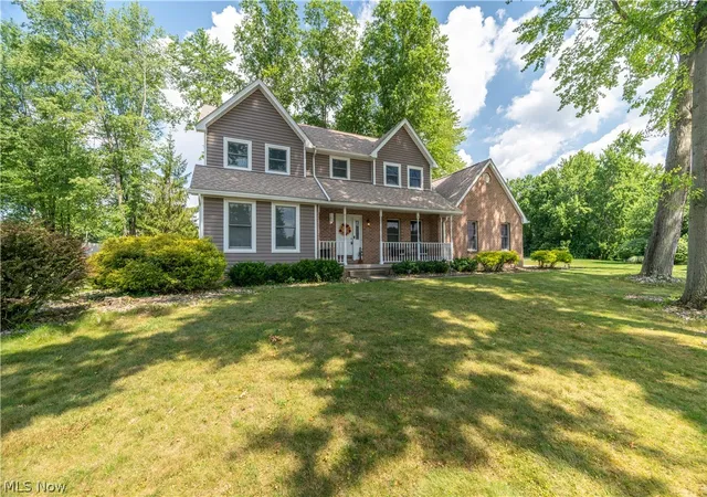 2nd image of 2218 Crestmont Dr, Girard, OH 44420 | MLS# 5224794
