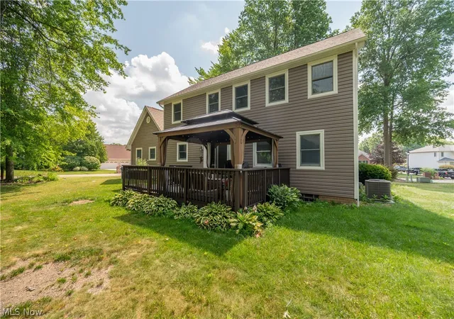 5th image of 2218 Crestmont Dr, Girard, OH 44420 | MLS# 5224794