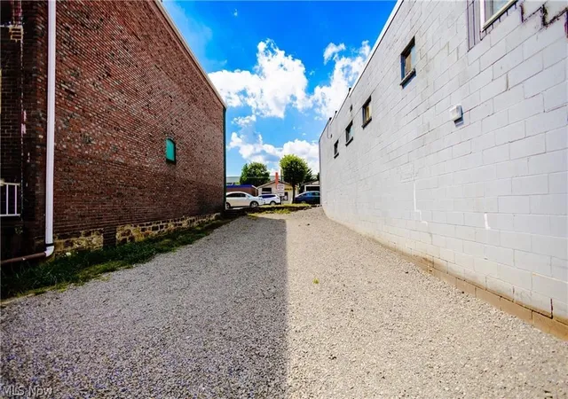 Homes for sale in Follansbee, WV | 1028 Main St, Follansbee, WV 26037 | MLS# 5224830
