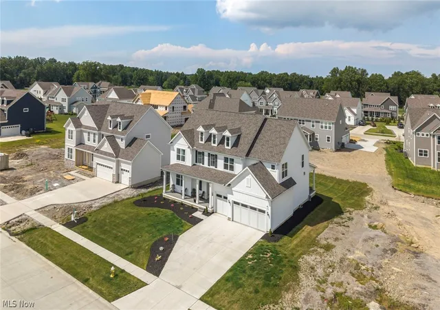 Homes for sale in Avon Lake, OH | 32642 Royal Troon Dr, Avon Lake, OH 44012 | MLS# 5221287