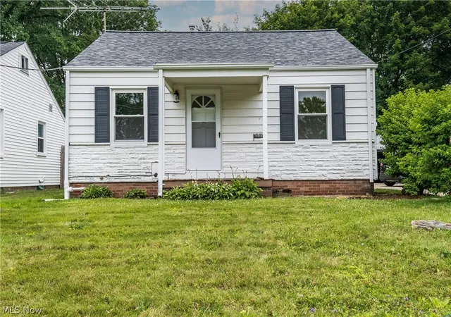 Homes for sale in Canton, OH | 3518 Arnold Ave Nw, Canton, OH 44709 | MLS# 5224223