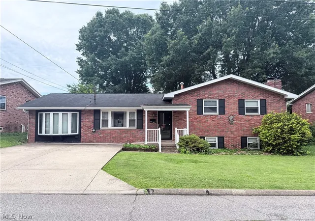 Homes for sale in Vienna, WV | 108 36th St, Vienna, WV 26105 | MLS# 5221640