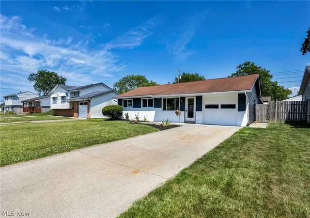 Homes for sale in Lorain, OH | 4613 Meadow Ln, Lorain, OH 44055 | MLS# 5224944