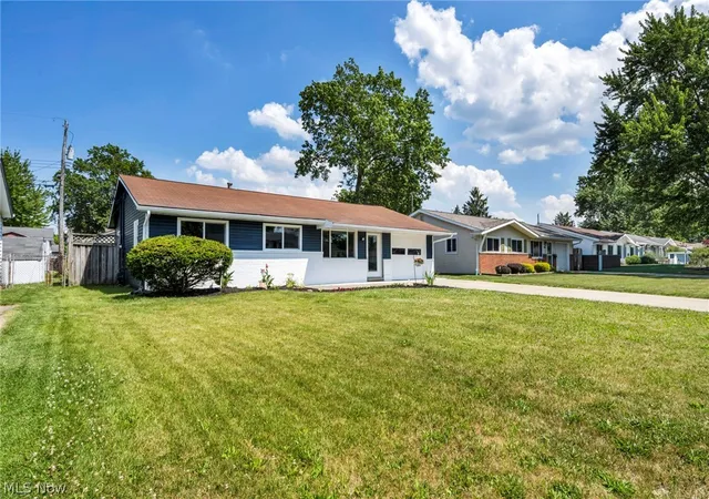 Homes for sale in Lorain, OH | 4613 Meadow Ln, Lorain, OH 44055 | MLS# 5224944