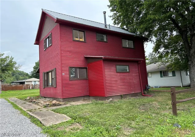 Photo 2 of Single family home for sale at 608 Jefferson St, Salineville, OH 43945 | MLS# 5224811 | Listing updated on 2026-08-27