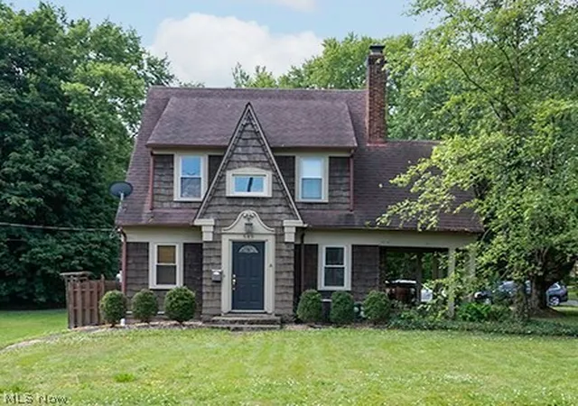 Homes for sale in Newton Falls, OH | 649 W Broad St, Newton Falls, OH 44444 | MLS# 5224980