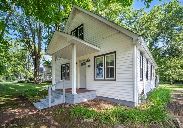 Homes for sale in Newton Falls, OH | 2721 E River Rd, Newton Falls, OH 44444 | MLS# 5223950