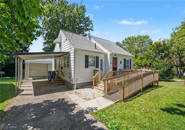 Homes for sale in Ravenna, OH | 1037 Park Ave, Ravenna, OH 44266 | MLS# 5224423