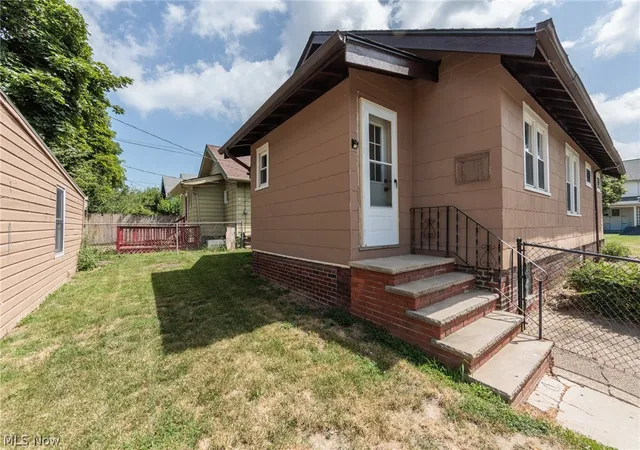 Homes for sale in Cleveland, OH | 3534 W 123rd St, Cleveland, OH 44111 | MLS# 5224577