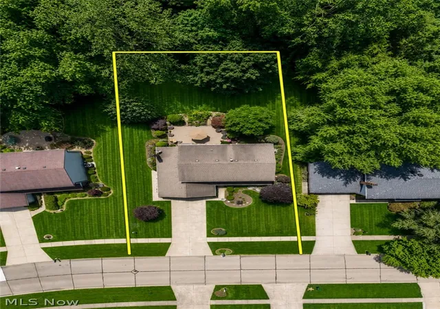 4th image of 10222 Huntington Park Dr, Strongsville, OH 44136 | MLS# 5223826