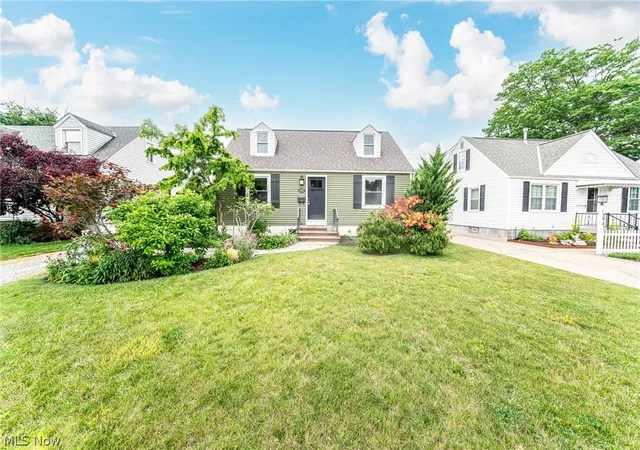 Homes for sale in Avon Lake, OH | 142 Woodstock Dr, Avon Lake, OH 44012 | MLS# 5224556
