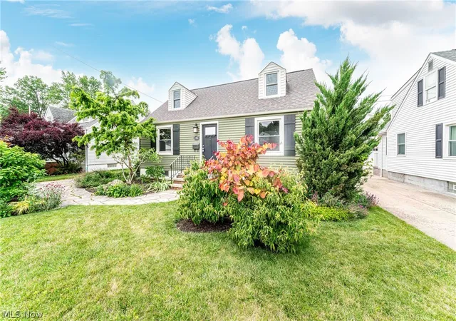Homes for sale in Avon Lake, OH | 142 Woodstock Dr, Avon Lake, OH 44012 | MLS# 5224556