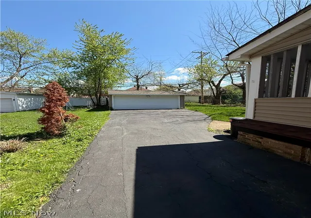 3rd image of 2259 Brockway Rd, University Heights, OH 44118 | MLS# 5225274