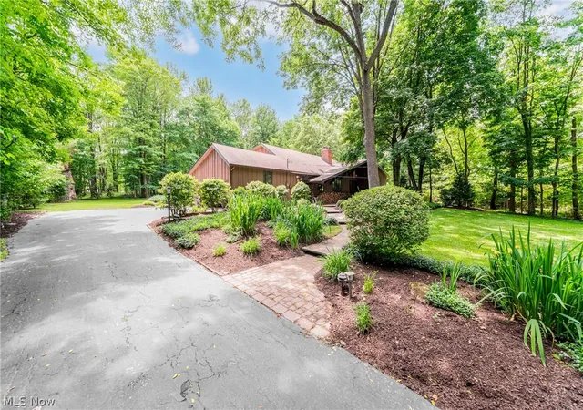 2nd image of 242 Springdale Ln, Chagrin Falls, OH 44022 | MLS# 5217731