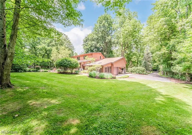 3rd image of 242 Springdale Ln, Chagrin Falls, OH 44022 | MLS# 5217731