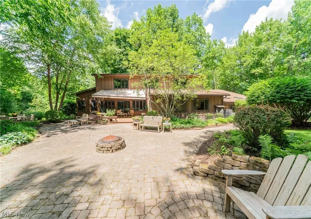 4th image of 242 Springdale Ln, Chagrin Falls, OH 44022 | MLS# 5217731