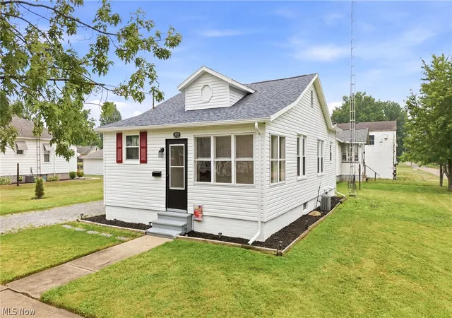 3rd image of 355 N 12Th St, Sebring, OH 44672 | MLS# 5225365