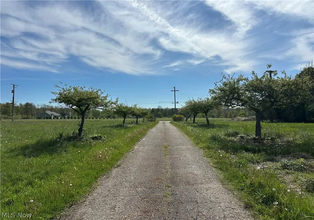 4th image of 13576 Hale Rd, Burton, OH 44021 | MLS# 5225087