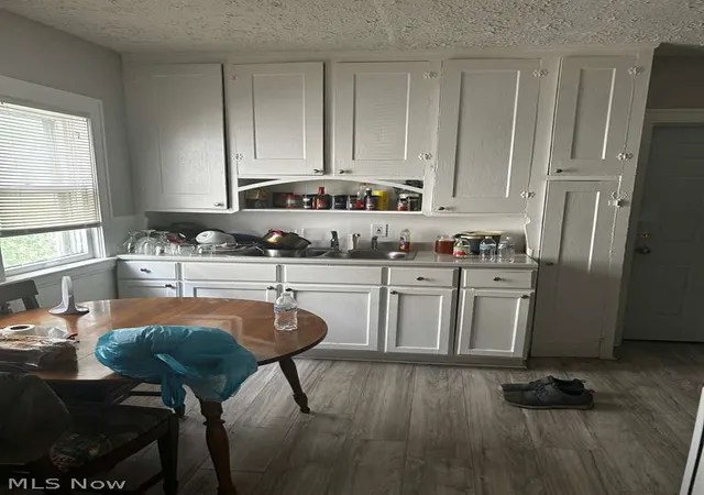 Listing Photo 2 - Condo for sale in building located at 3963 E 123rd St, Cleveland, OH 44105 - Unit #