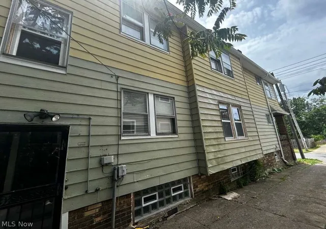 Listing Photo 3 - Condo for sale in building located at 3963 E 123rd St, Cleveland, OH 44105