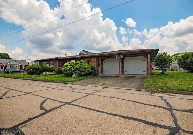 Homes for sale in Williamstown, WV | 700 Victoria Ave, Williamstown, WV 26187 | MLS# 5223503