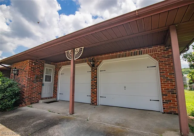 Homes for sale in Williamstown, WV | 700 Victoria Ave, Williamstown, WV 26187 | MLS# 5223503