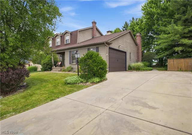 3rd image of 3218 Hummingbird Hill Dr, Poland, OH 44514 | MLS# 5225342