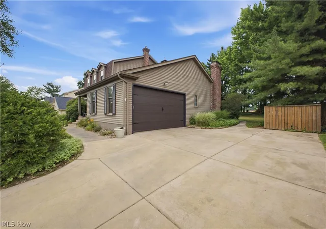4th image of 3218 Hummingbird Hill Dr, Poland, OH 44514 | MLS# 5225342