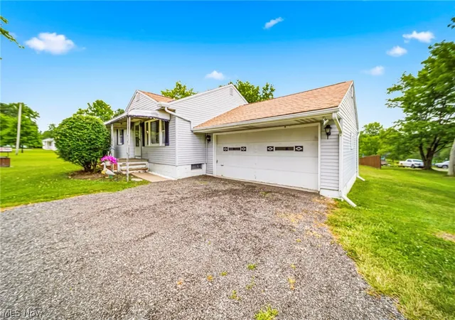 3rd image of 8625 Ravenna Rd, Chardon, OH 44024 | MLS# 5225408